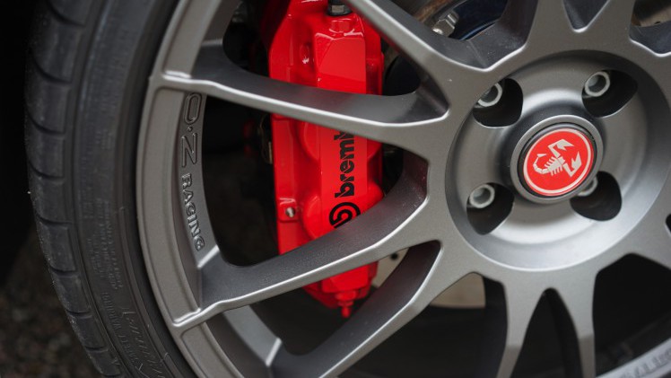 Op pad met de meest extreme '500' ooit, de Abarth 695 Biposto met 190 pk!