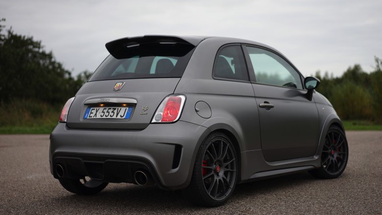 Op pad met de meest extreme '500' ooit, de Abarth 695 Biposto met 190 pk!