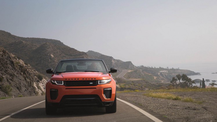 De Range Rover Evoque Convertible is nu als productiemodel gepresenteerd en komt vanaf het voorjaar 2016 naar Nederland in de verkoop.