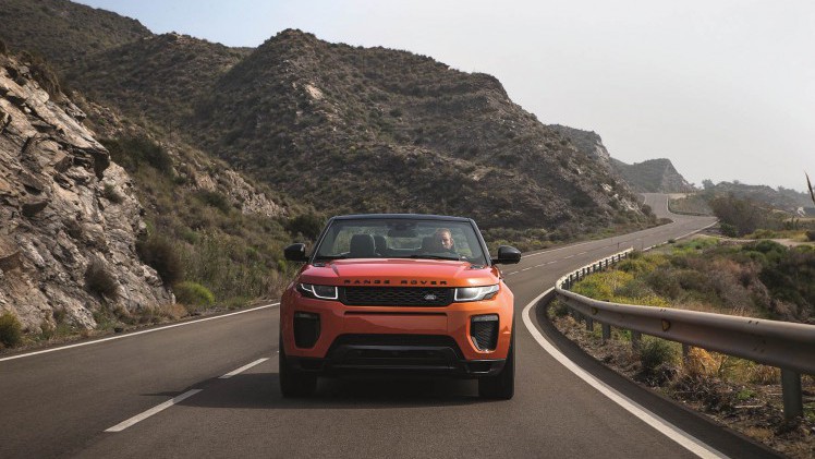 De Range Rover Evoque Convertible is nu als productiemodel gepresenteerd en komt vanaf het voorjaar 2016 naar Nederland in de verkoop.