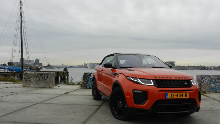 In een tijd dat de premium merken graag de niches opzoeken, grijpt Land Rover zijn kans om een SUV-cabriolet in de markt te zetten, de Range Rover Evoque Convertible. AutoVandaag doet een rijtest.