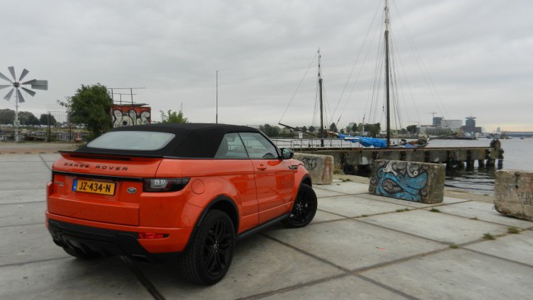 In een tijd dat de premium merken graag de niches opzoeken, grijpt Land Rover zijn kans om een SUV-cabriolet in de markt te zetten, de Range Rover Evoque Convertible. AutoVandaag doet een rijtest.