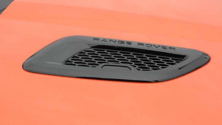 In een tijd dat de premium merken graag de niches opzoeken, grijpt Land Rover zijn kans om een SUV-cabriolet in de markt te zetten, de Range Rover Evoque Convertible. AutoVandaag doet een rijtest.