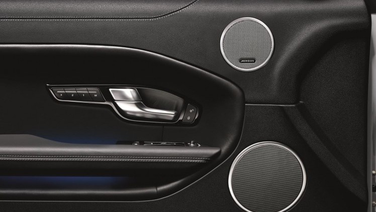De Range Rover Evoque heeft een subtiele facelift gehad. De highlights? Een nieuw infotainmentsysteem en nieuwe dieselmotoren. Hij komt er zelfs als 20% bijteller.