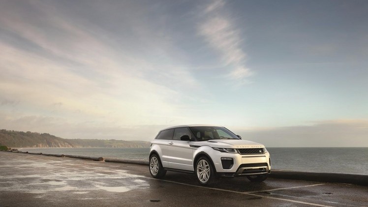 De Range Rover Evoque heeft een subtiele facelift gehad. De highlights? Een nieuw infotainmentsysteem en nieuwe dieselmotoren. Hij komt er zelfs als 20% bijteller.