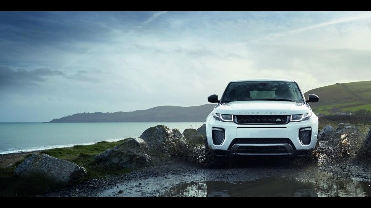 De Range Rover Evoque heeft een subtiele facelift gehad. De highlights? Een nieuw infotainmentsysteem en nieuwe dieselmotoren. Hij komt er zelfs als 20% bijteller.