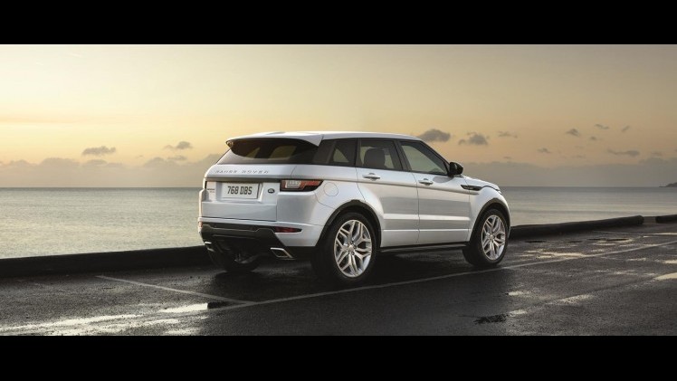 De Range Rover Evoque heeft een subtiele facelift gehad. De highlights? Een nieuw infotainmentsysteem en nieuwe dieselmotoren. Hij komt er zelfs als 20% bijteller.