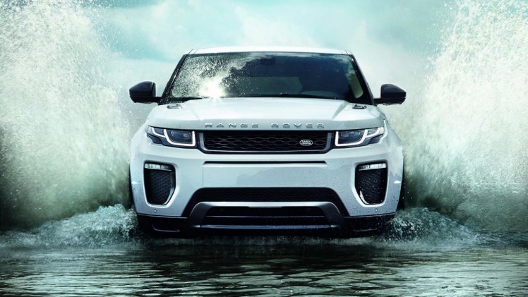De Range Rover Evoque heeft een subtiele facelift gehad. De highlights? Een nieuw infotainmentsysteem en nieuwe dieselmotoren. Hij komt er zelfs als 20% bijteller.