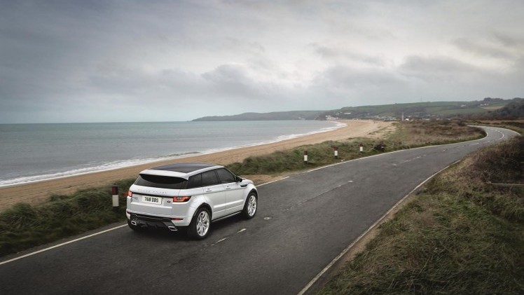 De Range Rover Evoque heeft een subtiele facelift gehad. De highlights? Een nieuw infotainmentsysteem en nieuwe dieselmotoren. Hij komt er zelfs als 20% bijteller.