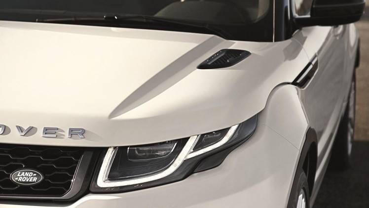 De Range Rover Evoque heeft een subtiele facelift gehad. De highlights? Een nieuw infotainmentsysteem en nieuwe dieselmotoren. Hij komt er zelfs als 20% bijteller.