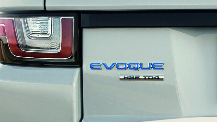 De Range Rover Evoque heeft een subtiele facelift gehad. De highlights? Een nieuw infotainmentsysteem en nieuwe dieselmotoren. Hij komt er zelfs als 20% bijteller.