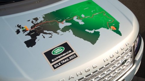 Na 53 dagen 13 landen doorkruist te hebben, zijn de drie prototypes van de Range Rover Hybrid gearriveerd in Mumbai, India. De hybride Rangers hebben de Silk Trail 2013 doorstaan.