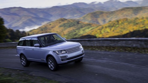 Test van Range Rover Hybrid. Een elektrisch bereik van 1,6 km en een elektrische top van 48 km/u. Wat is de meerwaarde eigenlijk van de Range Rover Hybrid buiten de milieuverantwoorde Hybrid-badges?