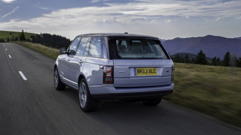 Test van Range Rover Hybrid. Een elektrisch bereik van 1,6 km en een elektrische top van 48 km/u. Wat is de meerwaarde eigenlijk van de Range Rover Hybrid buiten de milieuverantwoorde Hybrid-badges?