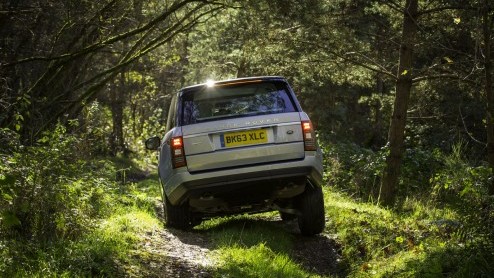 Test van Range Rover Hybrid. Een elektrisch bereik van 1,6 km en een elektrische top van 48 km/u. Wat is de meerwaarde eigenlijk van de Range Rover Hybrid buiten de milieuverantwoorde Hybrid-badges?
