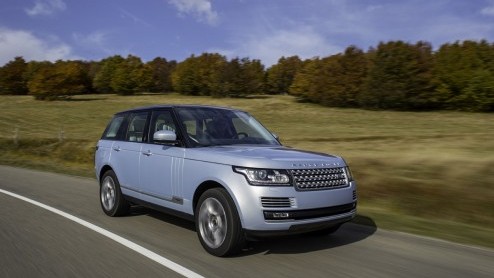 Test van Range Rover Hybrid. Een elektrisch bereik van 1,6 km en een elektrische top van 48 km/u. Wat is de meerwaarde eigenlijk van de Range Rover Hybrid buiten de milieuverantwoorde Hybrid-badges?