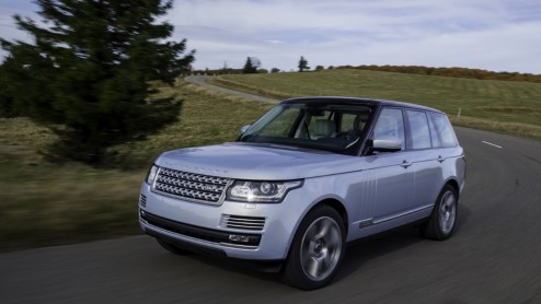 Test van Range Rover Hybrid. Een elektrisch bereik van 1,6 km en een elektrische top van 48 km/u. Wat is de meerwaarde eigenlijk van de Range Rover Hybrid buiten de milieuverantwoorde Hybrid-badges?