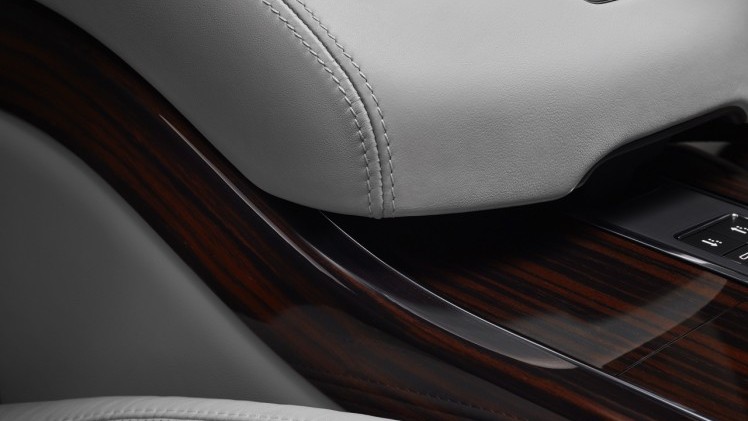 Land Rover introduceert voor modeljaar 2016 de nieuwe Range Rover SVAutobiography met extra luxe uitrusting, speciale details en de mogelijkheid om de 5.0 Supercharged 550 pk te bestellen.