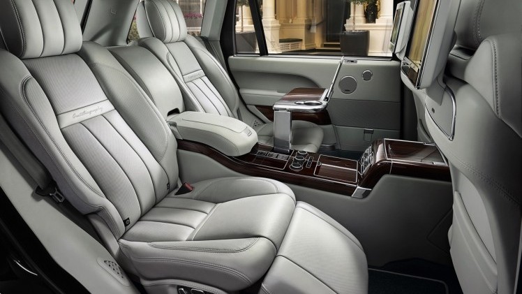 Land Rover introduceert voor modeljaar 2016 de nieuwe Range Rover SVAutobiography met extra luxe uitrusting, speciale details en de mogelijkheid om de 5.0 Supercharged 550 pk te bestellen.