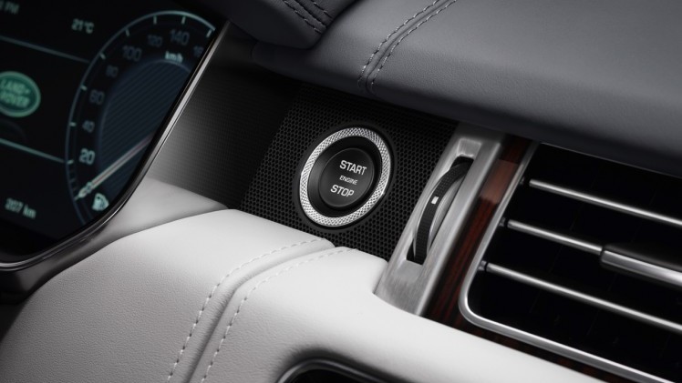 Land Rover introduceert voor modeljaar 2016 de nieuwe Range Rover SVAutobiography met extra luxe uitrusting, speciale details en de mogelijkheid om de 5.0 Supercharged 550 pk te bestellen.