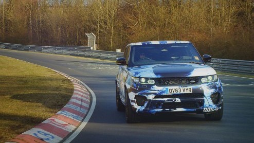 Het is inmiddels een publiek geheim dat Land Rover bezig is met de ontwikkeling van een RS-topmodel van de Range Rover Sport. Ook wel Range Rover Sport SVR genoemd.