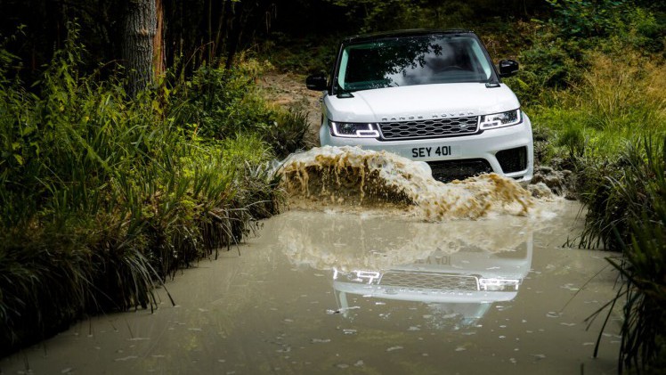 Range Rover vervangt in de Sport de 2 liter diesel voor een V6 3 liter met lager vermogen.