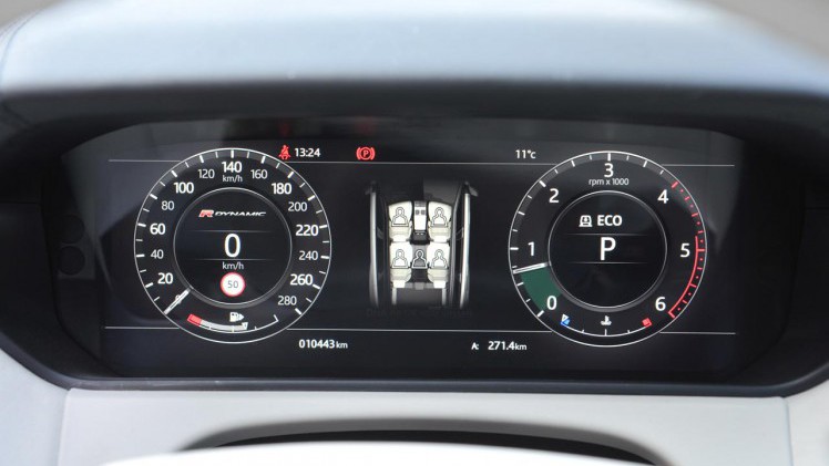 Range Rover plaatst de nieuwe Velar mooi tussen de compacte Evoque en de Range Rover Sport. De auto heeft een fors formaat en dito binnenruimte. Het rijgedrag is comfortabel.