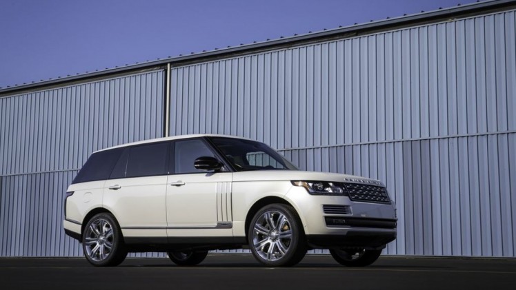 Land Rover introduceert Range Rover modeljaar 2016 met meer uitrusting en zuinigere motoren.