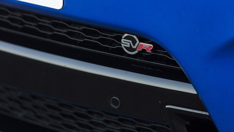 Ho-Pin Tung reed een recordtijd op de Chinese Tianmen road met een Range Rover Sport SVR.