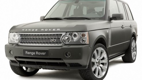 Op de Miljonair Fair die deze week aanvangt zijn al diverse merken vertegenwoordigd met bijzondere modellen. Land Rover mag uiteraard niet ontbreken, dus schudden Land Rover en Piet Boon de handen en