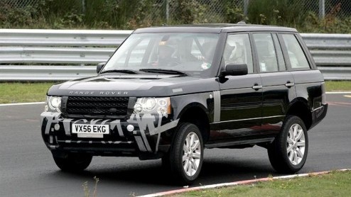 Land Rover is nog niet klaar met het testen van de gefacelifte Range Rover. Dit keer duikt de begeerlijke Brit op tijdens metingen op de Nurburgring!