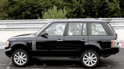 Land Rover is nog niet klaar met het testen van de gefacelifte Range Rover. Dit keer duikt de begeerlijke Brit op tijdens metingen op de Nurburgring!