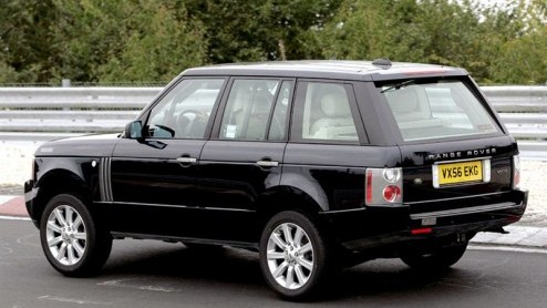 Land Rover is nog niet klaar met het testen van de gefacelifte Range Rover. Dit keer duikt de begeerlijke Brit op tijdens metingen op de Nurburgring!