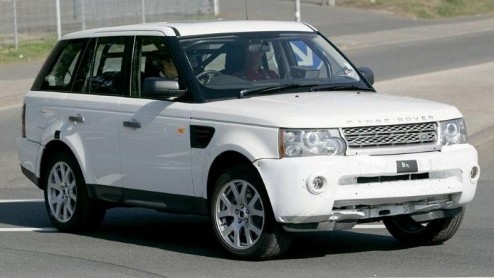 Opnieuw is de Range Rover Sport met nieuwe neus gespot. Deze stoere mastodont  of P.C Hoofttractor  deed zijn ronde op de Nrburgring vandaag. De nieuwe grille, en andere luchtinlaten verraden zijn