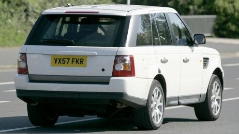 Opnieuw is de Range Rover Sport met nieuwe neus gespot. Deze stoere mastodont  of P.C Hoofttractor  deed zijn ronde op de Nrburgring vandaag. De nieuwe grille, en andere luchtinlaten verraden zijn