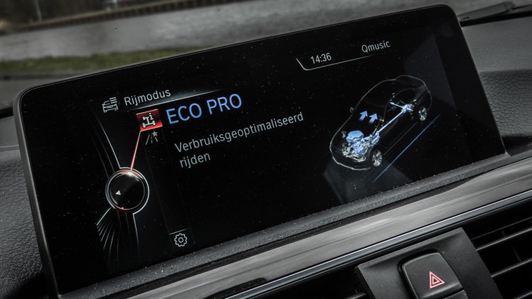 Autotest BMW 3 Serie met driecilinder. In deze test rijdt AutoVandaag met de BMW 318i, de nieuwe instapper met 1.5 liter driecilinder motor. Stijgt de ratio boven emotie uit?