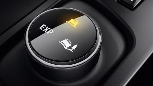 In september komen de eerste exemplaren van de Renault Captur Helly Hensen naar ons land. De auto wordt aangekleed met het gelijknamige Noorse kledingmerk en is de eerste Captur met Extended Grip.