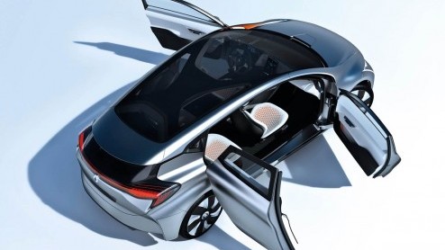Op de Autosalon van Parijs toont Renault deze Eolab. Het studiemodel past naadloos in het project 2 l/100 km-auto voor iedereen met een verbruik van slechts 1 l/100 km.