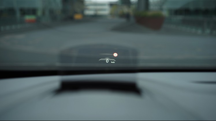 Gereden met de nieuwe Renault Espace. In deze autotest rijden we met de nieuwe Espace TCe 200 EDC Dynamique, met zeven stoelen en vrijwel alle opties. Kan de MPV crossover ons bekoren?