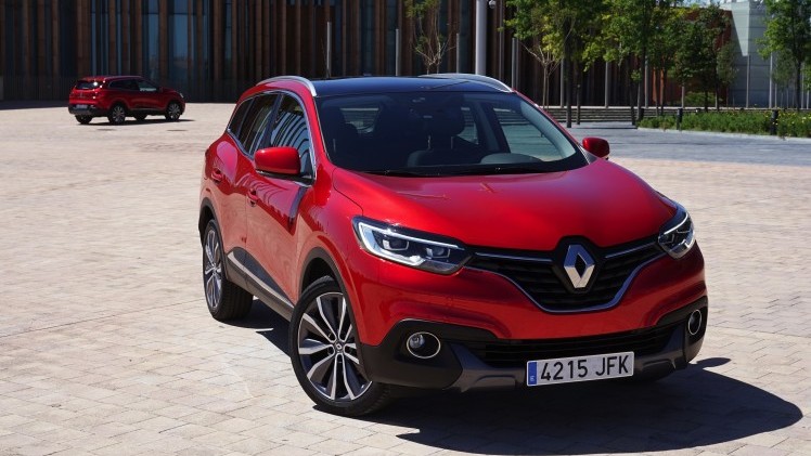 Renault zet in op crossovers. Na de Captur en de Espace is er nu de Kadjar. Gebaseerd op het platform van de Nissan Qashqai moet dit model weer nieuwe kopers naar Renault trekken. Rijtest!