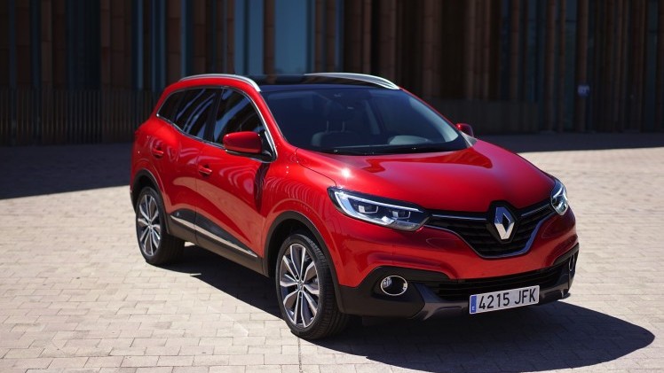 Renault zet in op crossovers. Na de Captur en de Espace is er nu de Kadjar. Gebaseerd op het platform van de Nissan Qashqai moet dit model weer nieuwe kopers naar Renault trekken. Rijtest!