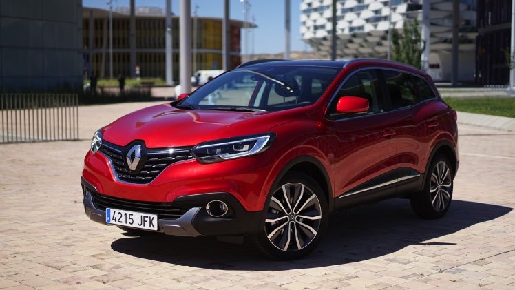 Renault zet in op crossovers. Na de Captur en de Espace is er nu de Kadjar. Gebaseerd op het platform van de Nissan Qashqai moet dit model weer nieuwe kopers naar Renault trekken. Rijtest!