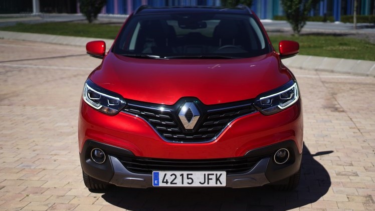 Renault zet in op crossovers. Na de Captur en de Espace is er nu de Kadjar. Gebaseerd op het platform van de Nissan Qashqai moet dit model weer nieuwe kopers naar Renault trekken. Rijtest!