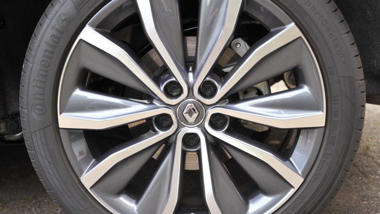 Renault biedt in de Kadjar sinds kort ook een 1,6 liter turbomotor die aanzienlijk pittiger is en vooral voordelen oplevert voor caravangebruikers.