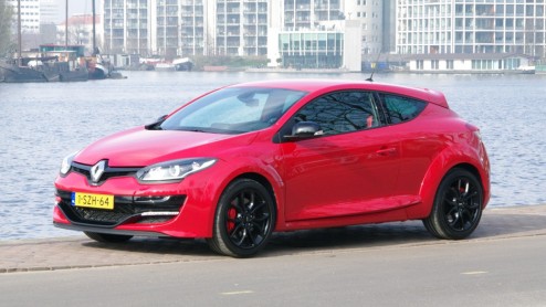 Test Renault Mgane R.S. facelift 2014: Snel, heel snel en toch lief voor de inzittende. Dt is de Renault Mgane R.S.