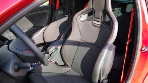 Test Renault Mgane R.S. facelift 2014: Snel, heel snel en toch lief voor de inzittende. Dt is de Renault Mgane R.S.