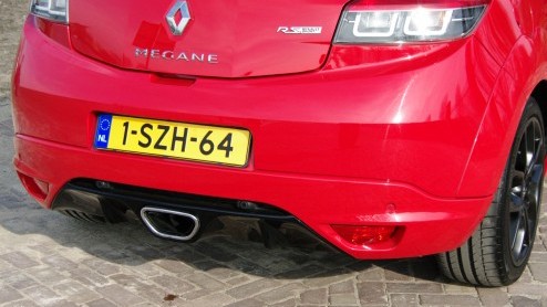 Test Renault Mgane R.S. facelift 2014: Snel, heel snel en toch lief voor de inzittende. Dt is de Renault Mgane R.S.