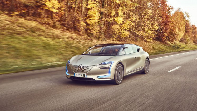 Renault heeft een afgeleide versie van de Symbioz conceptstudie gebouwd die inmiddels autonoom rijdend in de praktijk wordt getest.