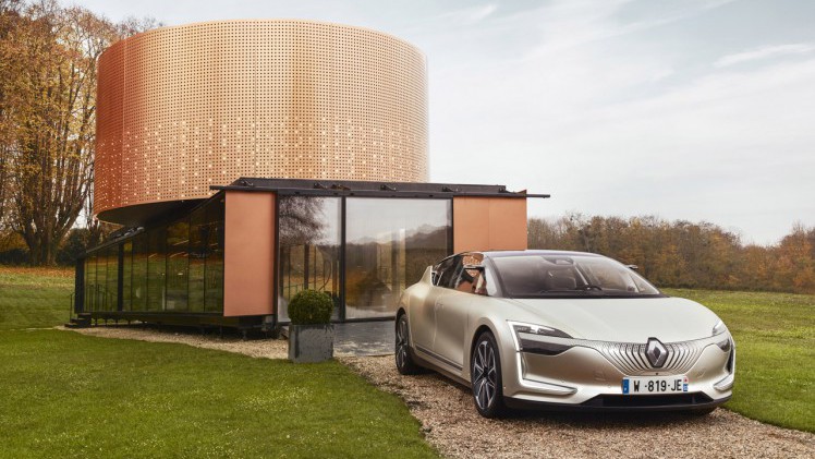 Renault heeft een afgeleide versie van de Symbioz conceptstudie gebouwd die inmiddels autonoom rijdend in de praktijk wordt getest.