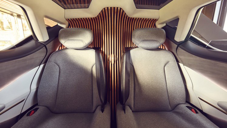 Renault heeft een afgeleide versie van de Symbioz conceptstudie gebouwd die inmiddels autonoom rijdend in de praktijk wordt getest.